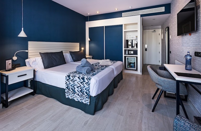 habitacion deluxe vista mar terraza catalonia ses estaques 04