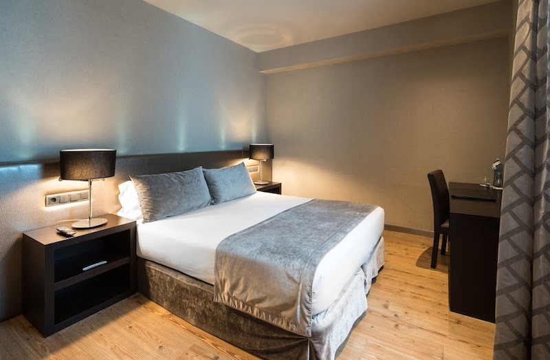 habitacion doble catalonia portal del angel 01