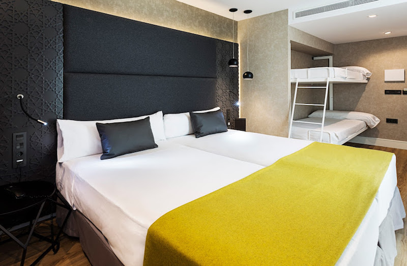 habitacion familiar catalonia giralda 01