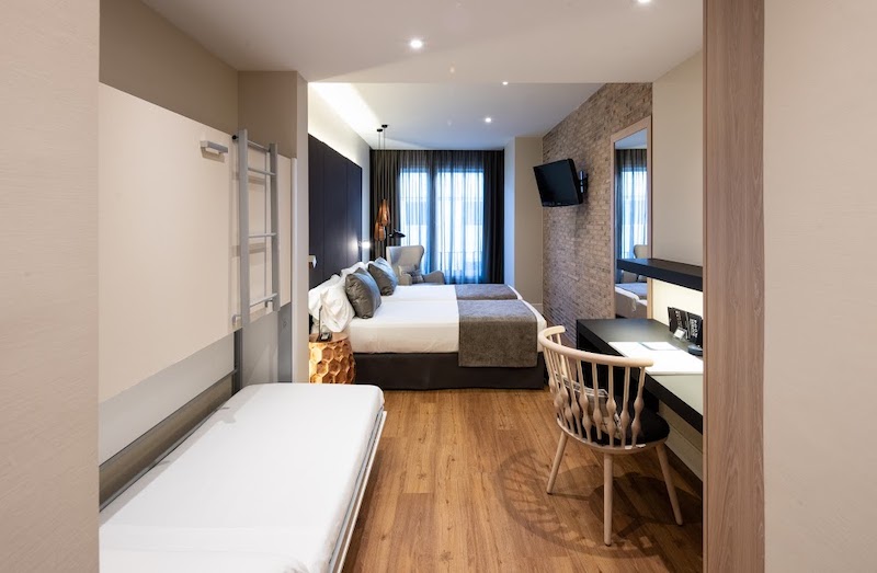 habitacion familiar catalonia gran via 01