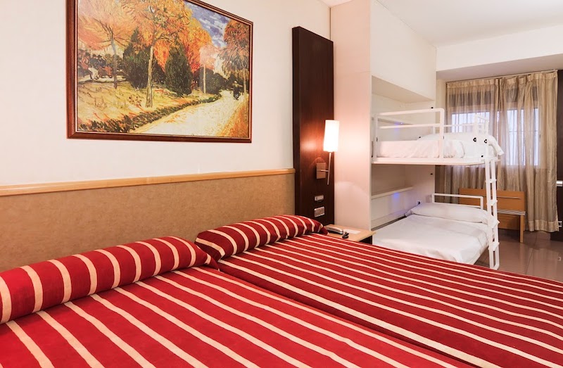 habitacion familiar catalonia hispalis 01