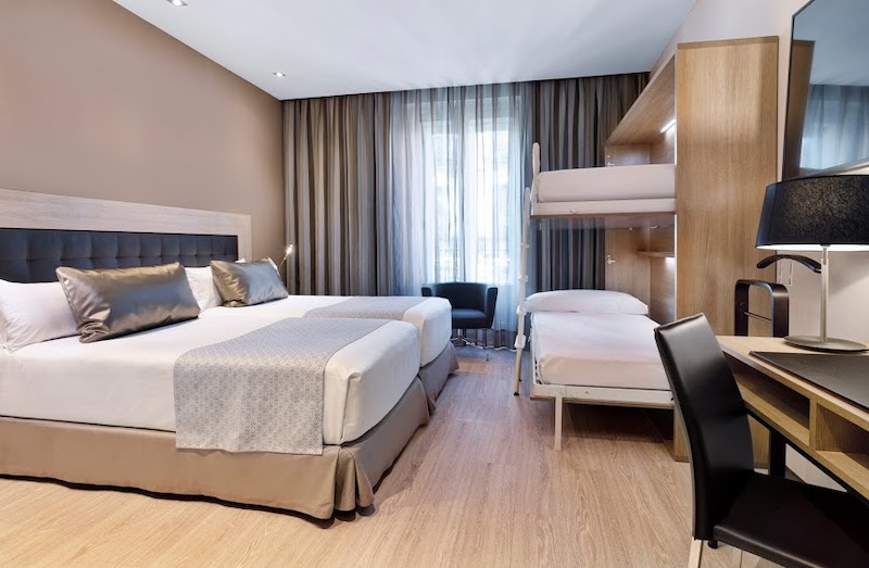 habitacion familiar catalonia plaza mayor 01