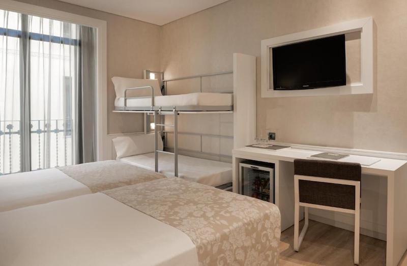 habitacion familiar catalonia puerta del sol 05