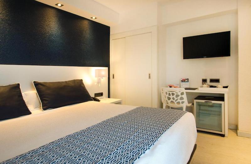 habitacion individual pool view catalonia del mar 02