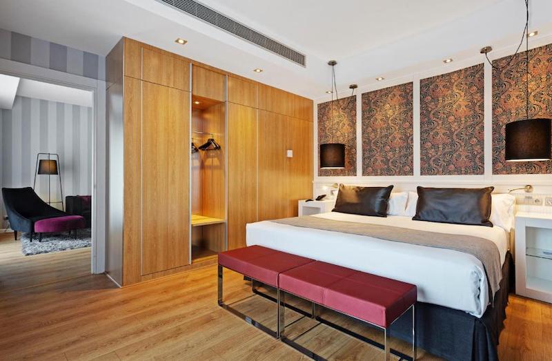 habitacion junior suite deluxe catalonia reina victoria 01