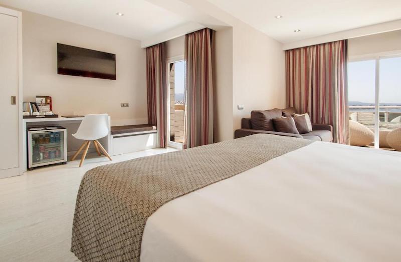 habitacion junior suite pool terrace catalonia majorica 05