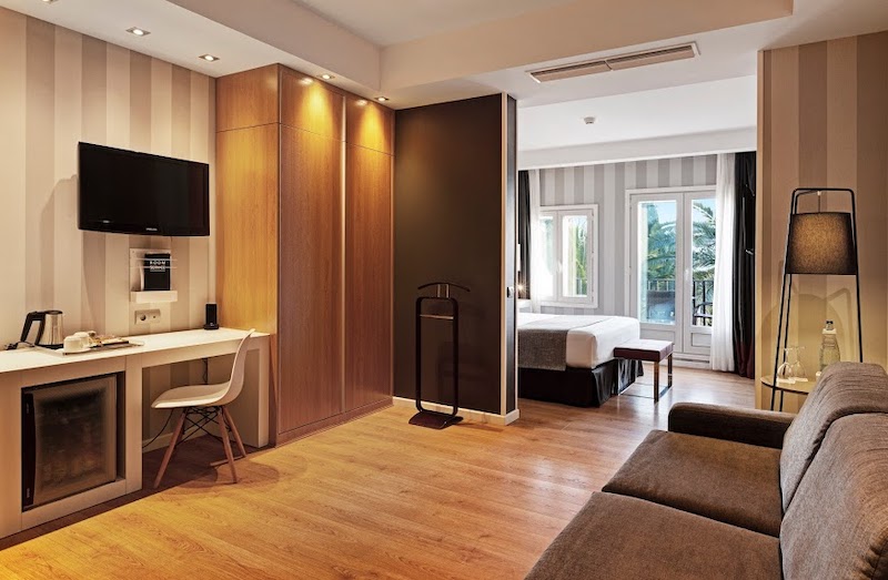 habitacion junior suite terraza catalonia reina victoria 02