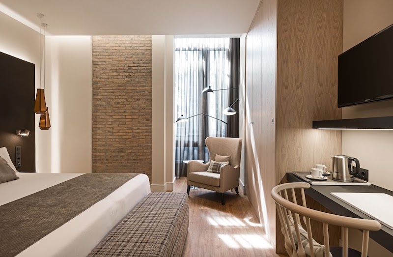 habitacion premium catalonia gran via 01