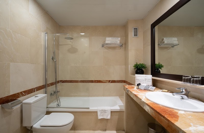 habitacion premium catalonia la pedrera 05