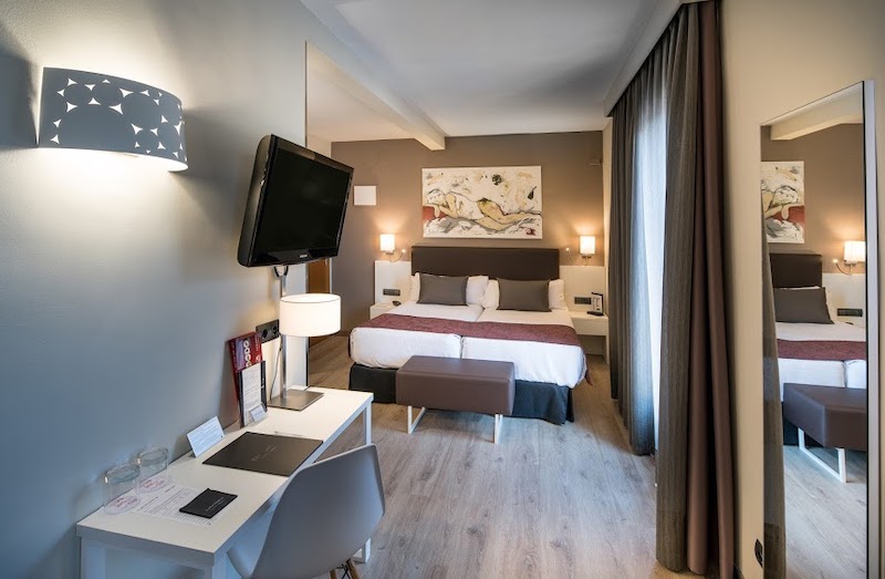 habitacion premium terrace catalonia castellnou 01