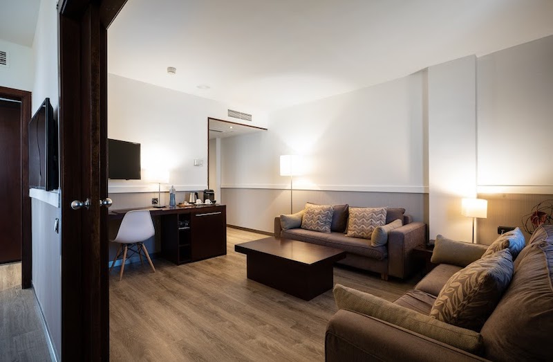 habitacion suite catalonia gran hotel verdi 04