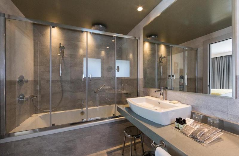 habitacion superior terrace catalonia granada 05