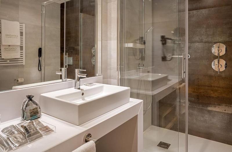 habitacion superior terrace jacuzzi catalonia gran via 05