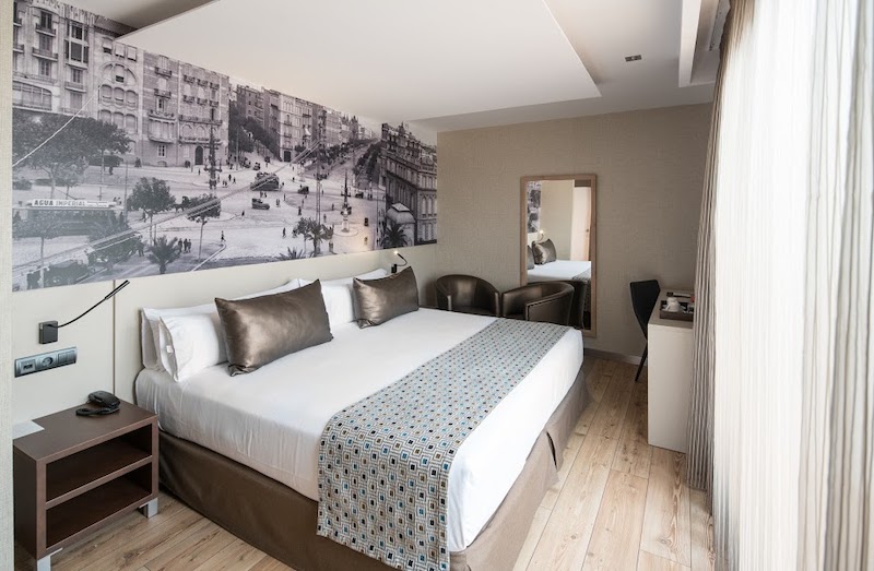 habitacion terrace catalonia born 01