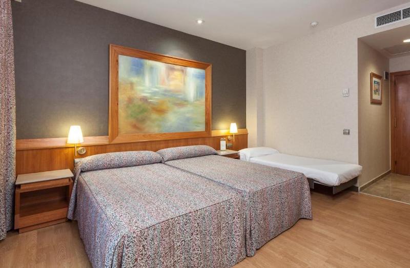 habitacion triple catalonia excelsior 03