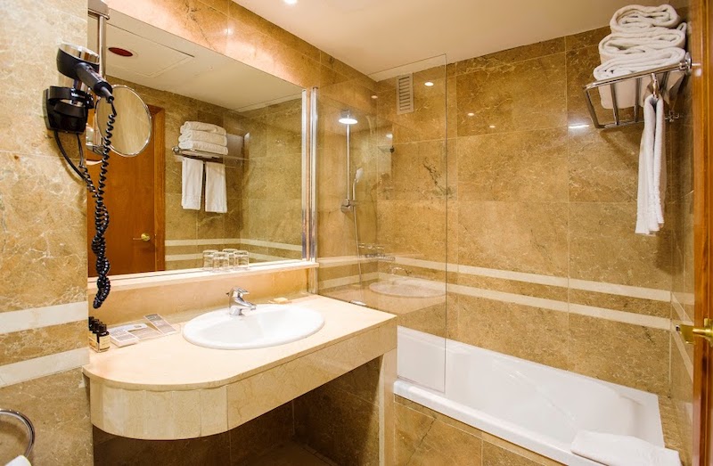 habitacion triple catalonia floridablanca 04