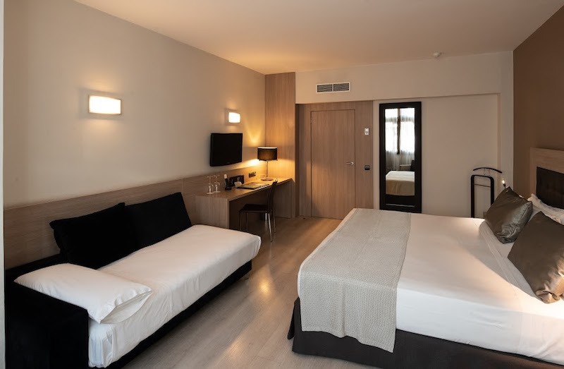 habitacion triple catalonia gran via 02