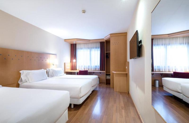 habitacion triple catalonia la maquinista 04