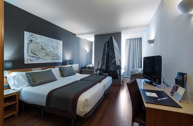 habitacion triple catalonia plaza catalunya 01