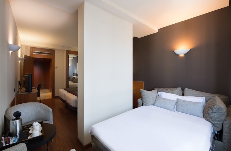 habitacion triple catalonia plaza catalunya 03