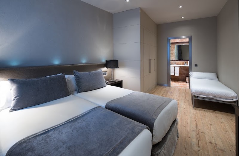 habitacion triple catalonia portal del angel 03