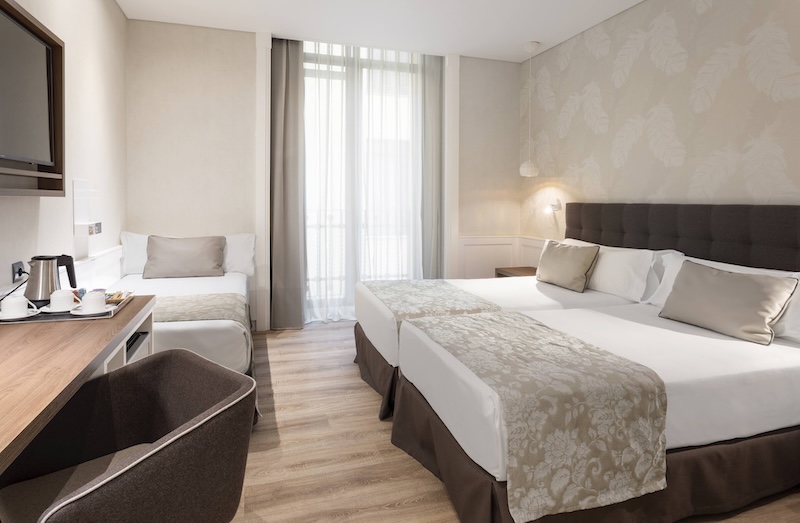 habitacion triple catalonia puerta del sol 01