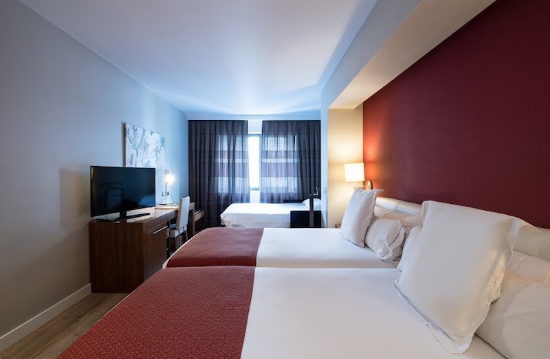 habitacion triple catalonia ramblas 01