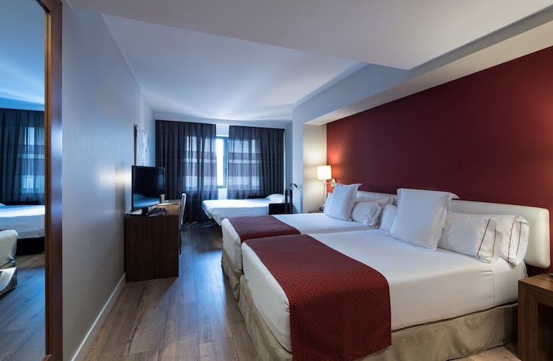 habitacion triple catalonia ramblas 03