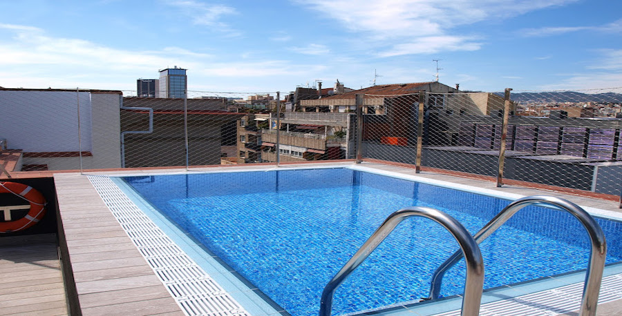 catalonia la pedrera piscina 01