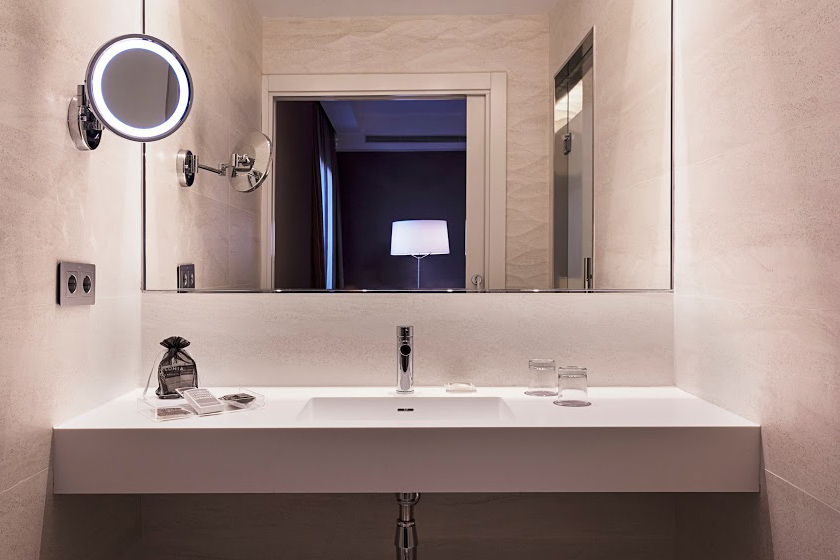 catalonia ronda hab deluxe bathroom 05