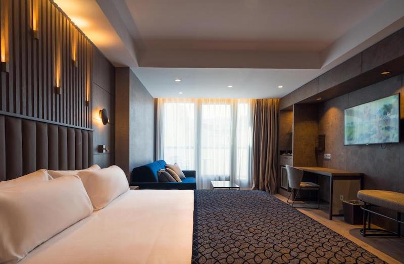 deluxe terrace junior suite catalonia gran via bilbao 01