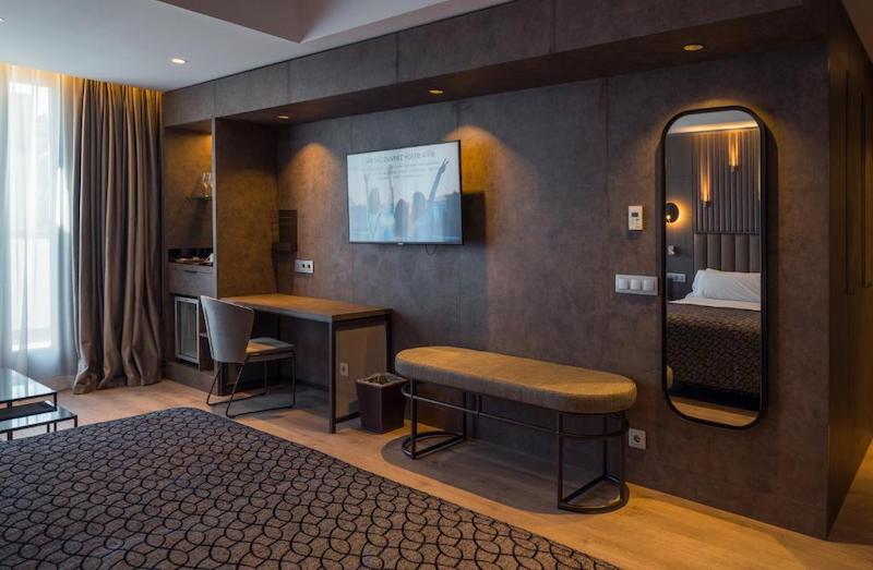 deluxe terrace junior suite catalonia gran via bilbao 04