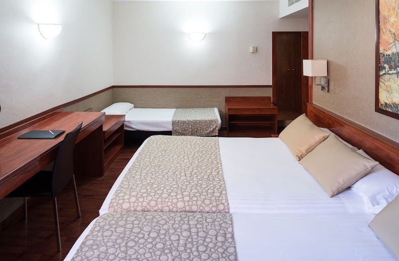 habitacion cuadruple catalonia park putxet 03