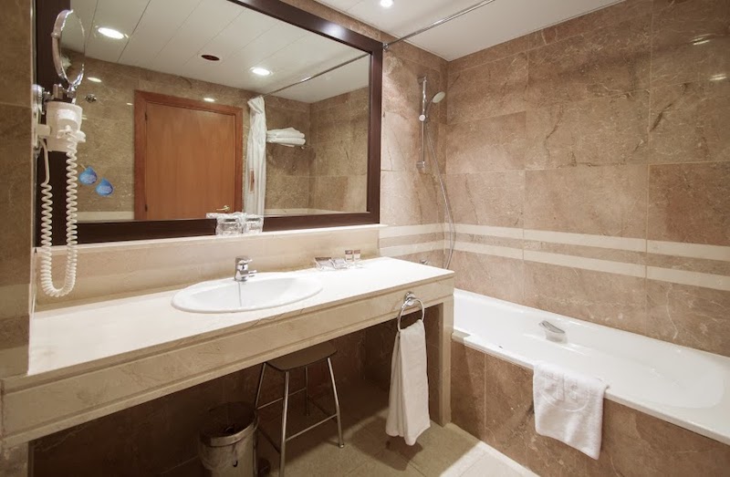 habitacion doble vista mar catalonia majorica 05