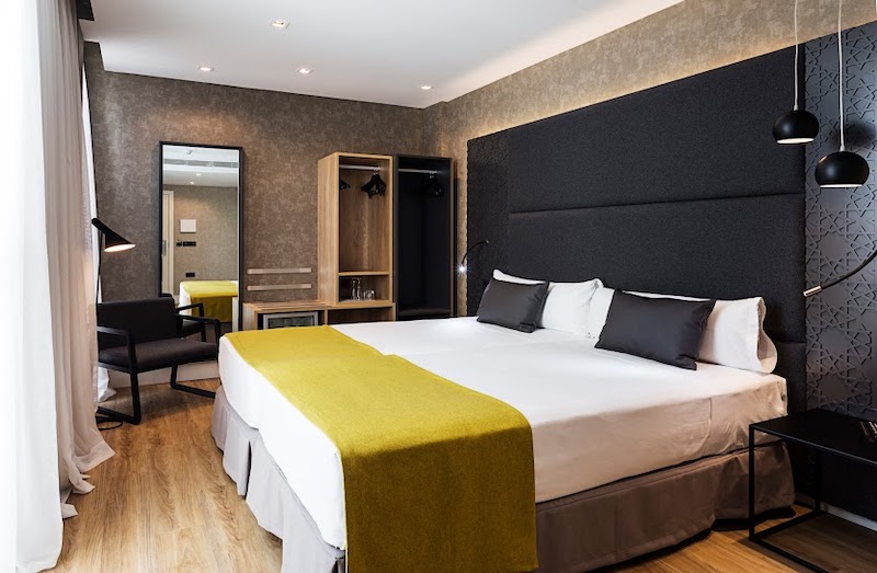 habitacion familiar catalonia giralda 02