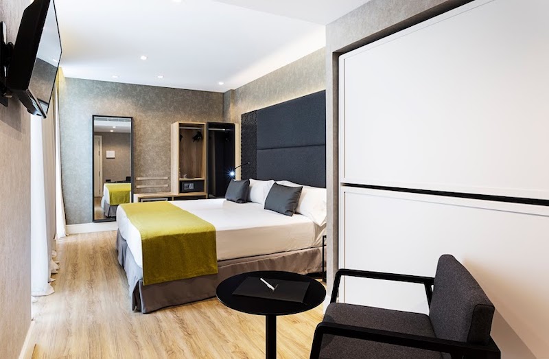 habitacion familiar catalonia giralda 04