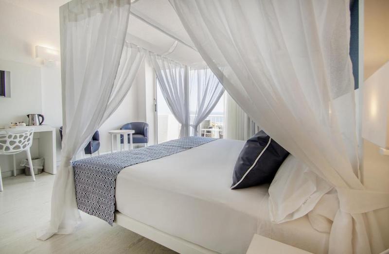 habitacion honeymoon superior sea view catalonia del mar 01