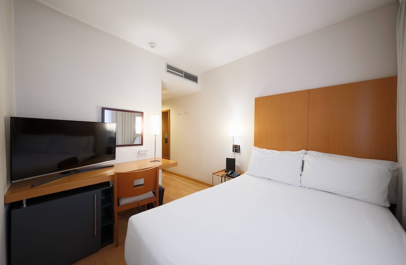 habitacion individual catalonia barcelona beach 03