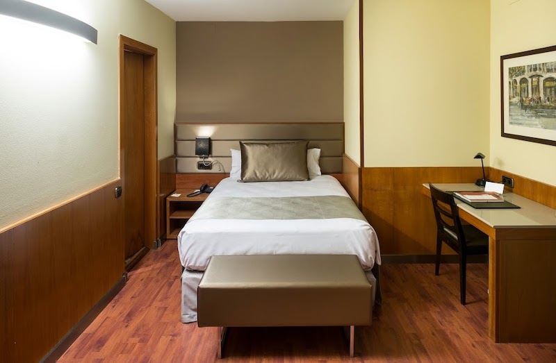 habitacion individual catalonia diagonal centro 01