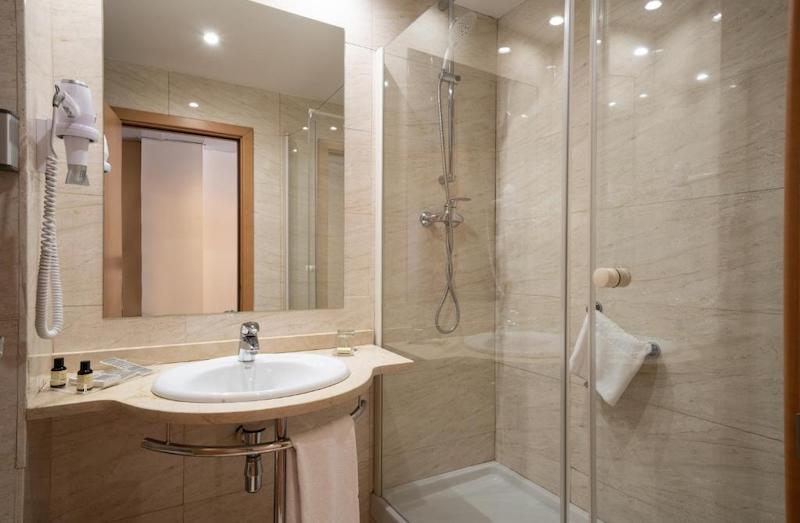 habitacion individual catalonia la maquinista 04