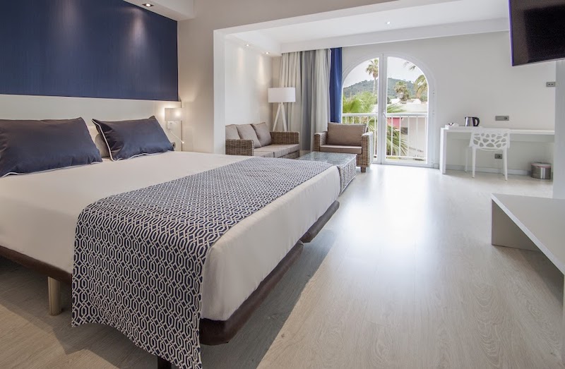 habitacion junior suite catalonia del mar 01