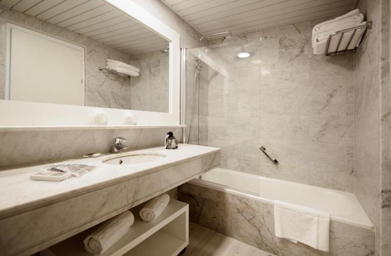 habitacion junior suite catalonia del mar 05