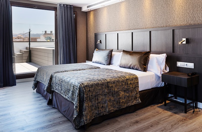 habitacion junior suite swimming pool catalonia ronda 01