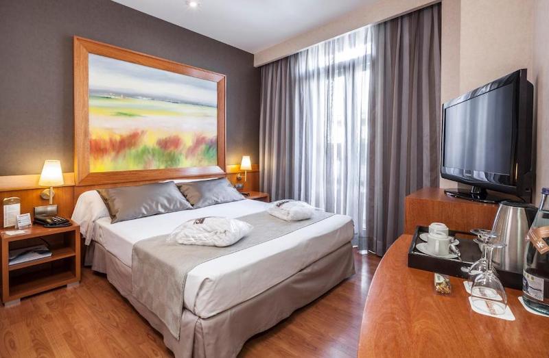 habitacion premium catalonia excelsior 01