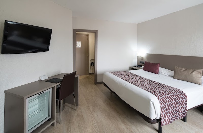 habitacion premium catalonia park guell 03