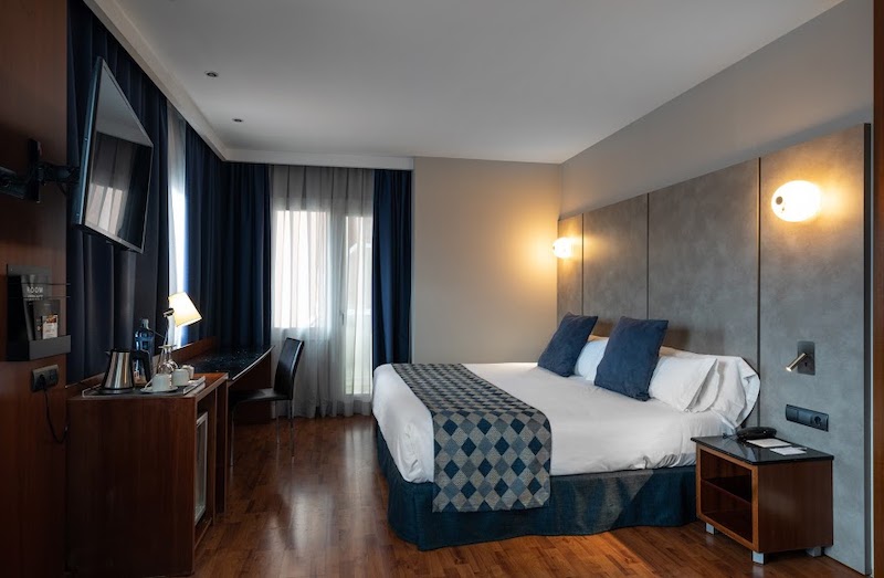 habitacion premium catalonia park putxet 02