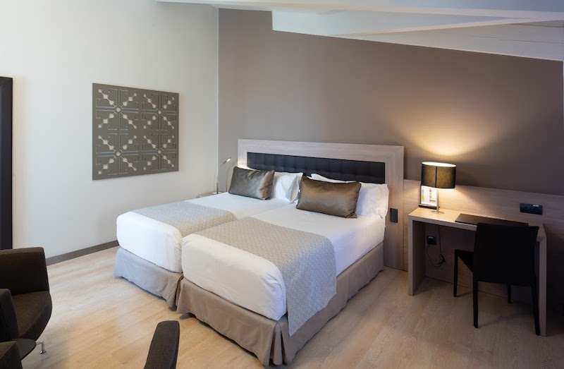 habitacion premium catalonia plaza mayor 01