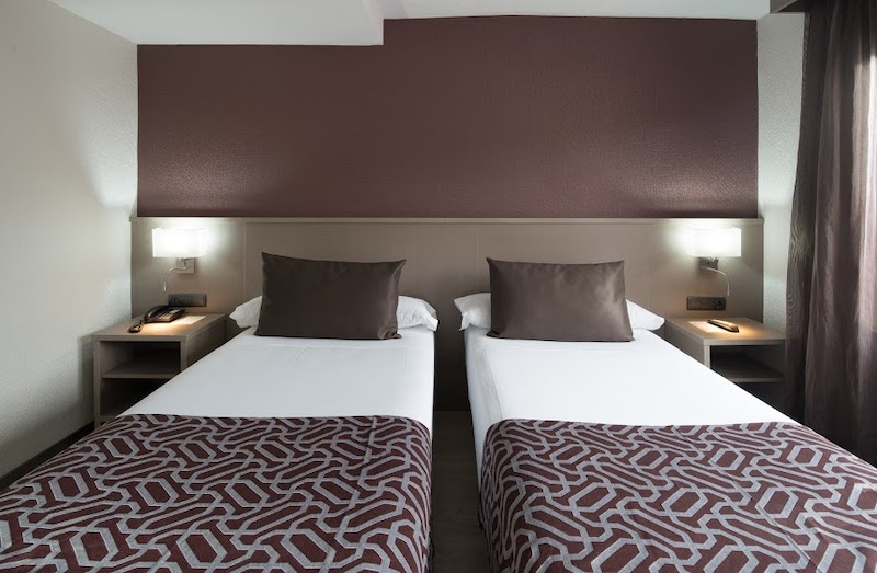 habitacion premium terrace catalonia park guell 02