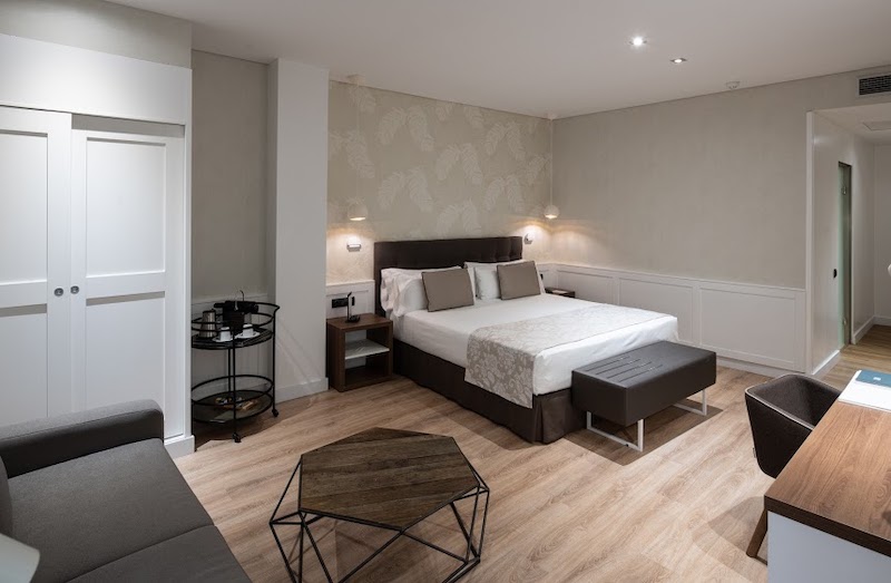 habitacion superior catalonia puerta del sol 03