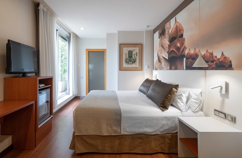 habitacion superior terrace catalonia la pedrera 01